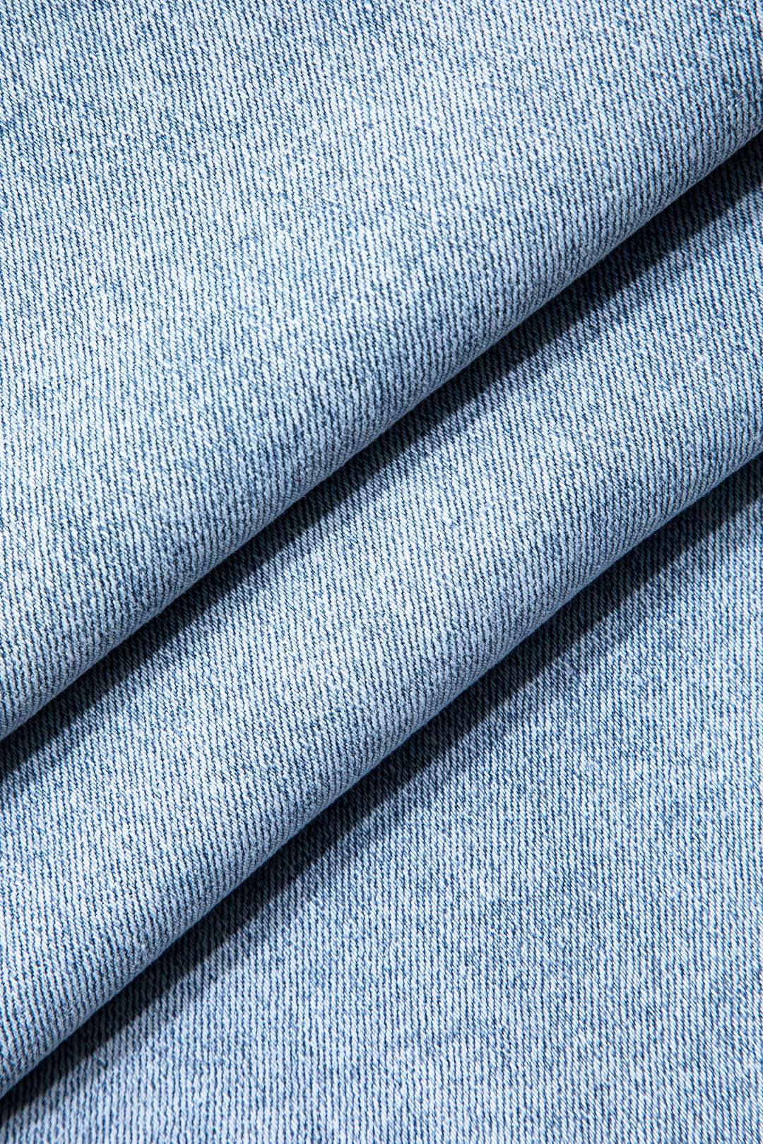 Jeans Evian Ripped Straight-Leg avec Rhinestones