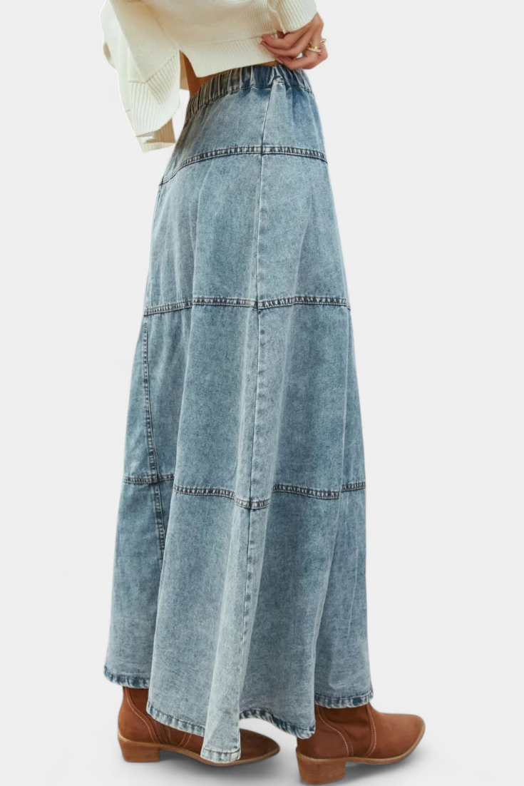Jupe Maxi en Denim Lorraine avec Détail de Plume